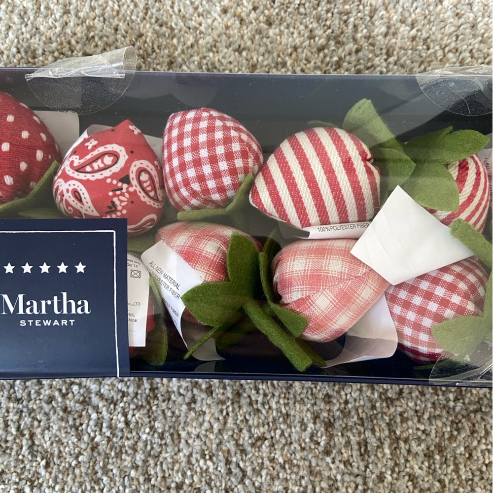 NWT Martha Stewart Stawberry Bowl Filler - Picture 4 of 6